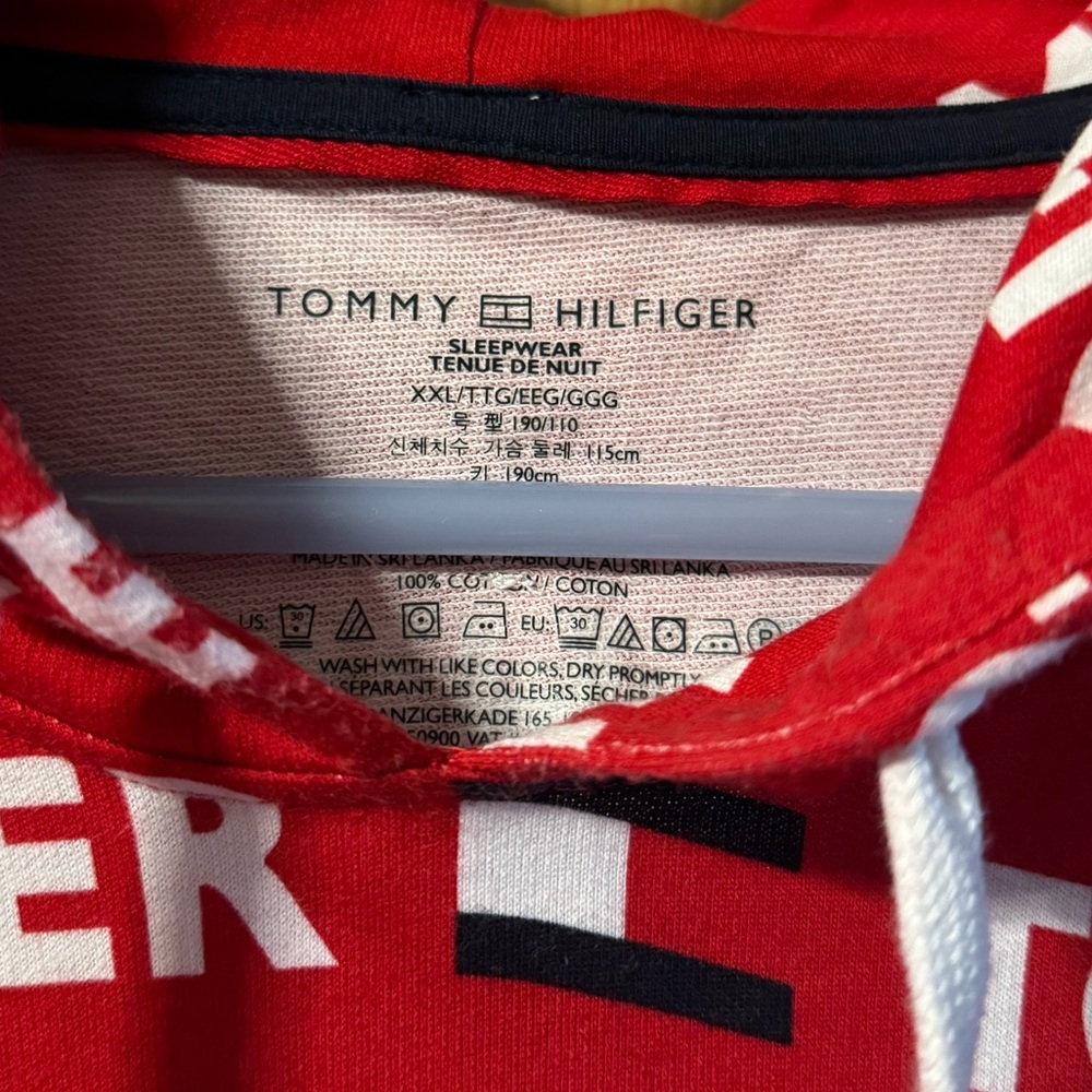 Tommy Hilfiger Men’s Red Logo Hoodie - Picture 2 of 4